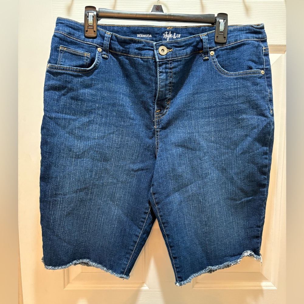 Plus women’s 16P Spree Blue Denim Shorts